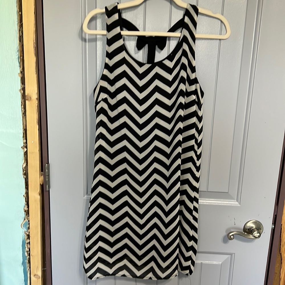Cute Black and White mini dress with bow detail on back size M